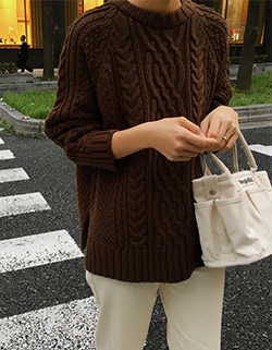 LAMBSWOOL CABLE KNIT ( 브라운 )